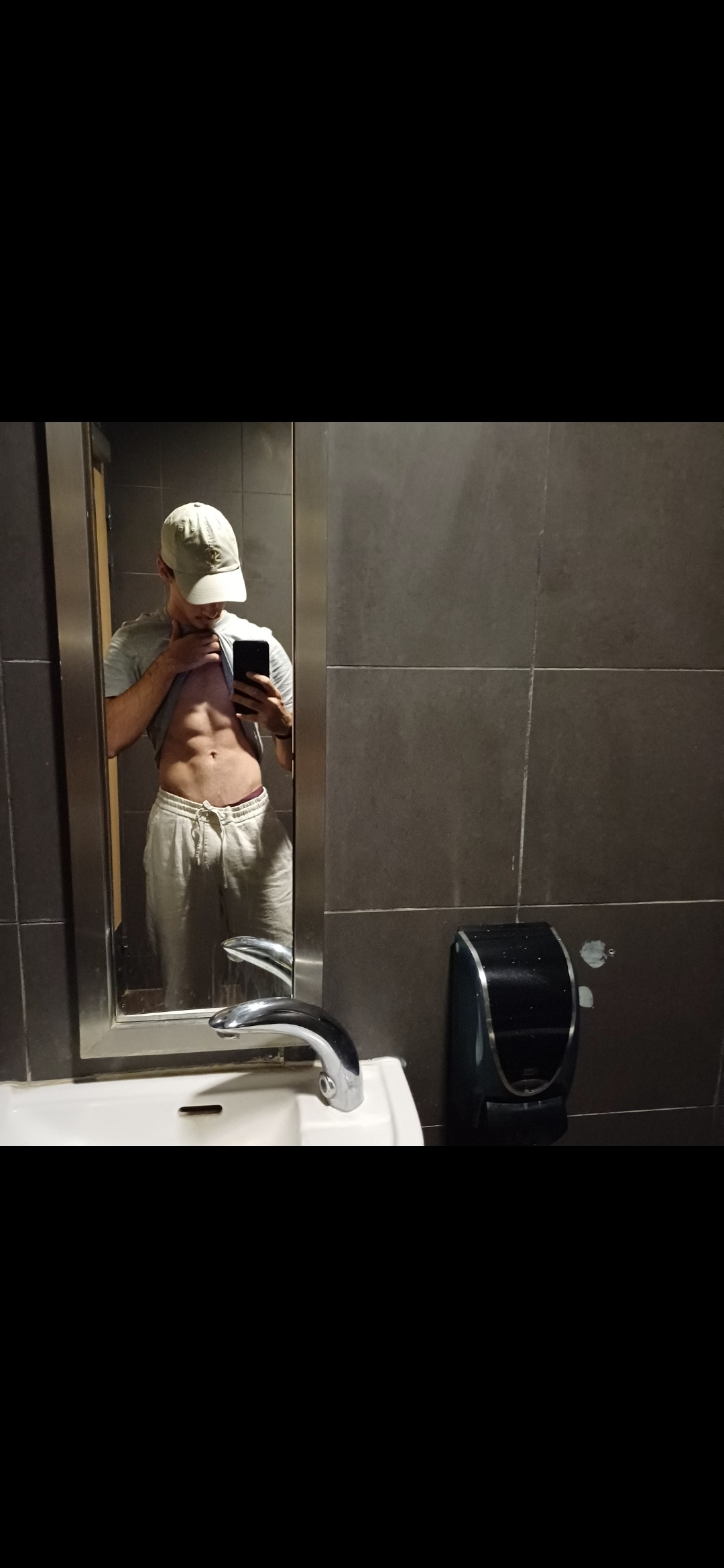 Profil de Jebril, 21 ans, Sexe Suisse à Hätzingen