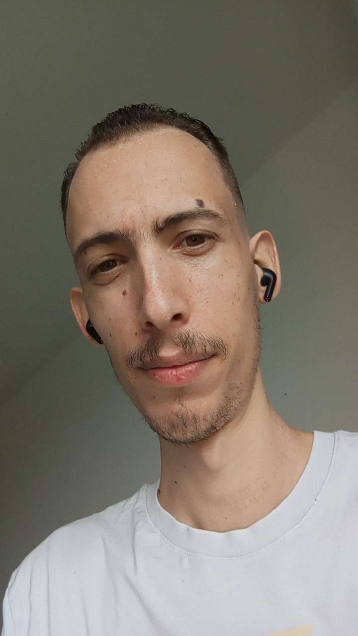 Profil de Smahine, 29 ans, Sexe Suisse à Lobsigen