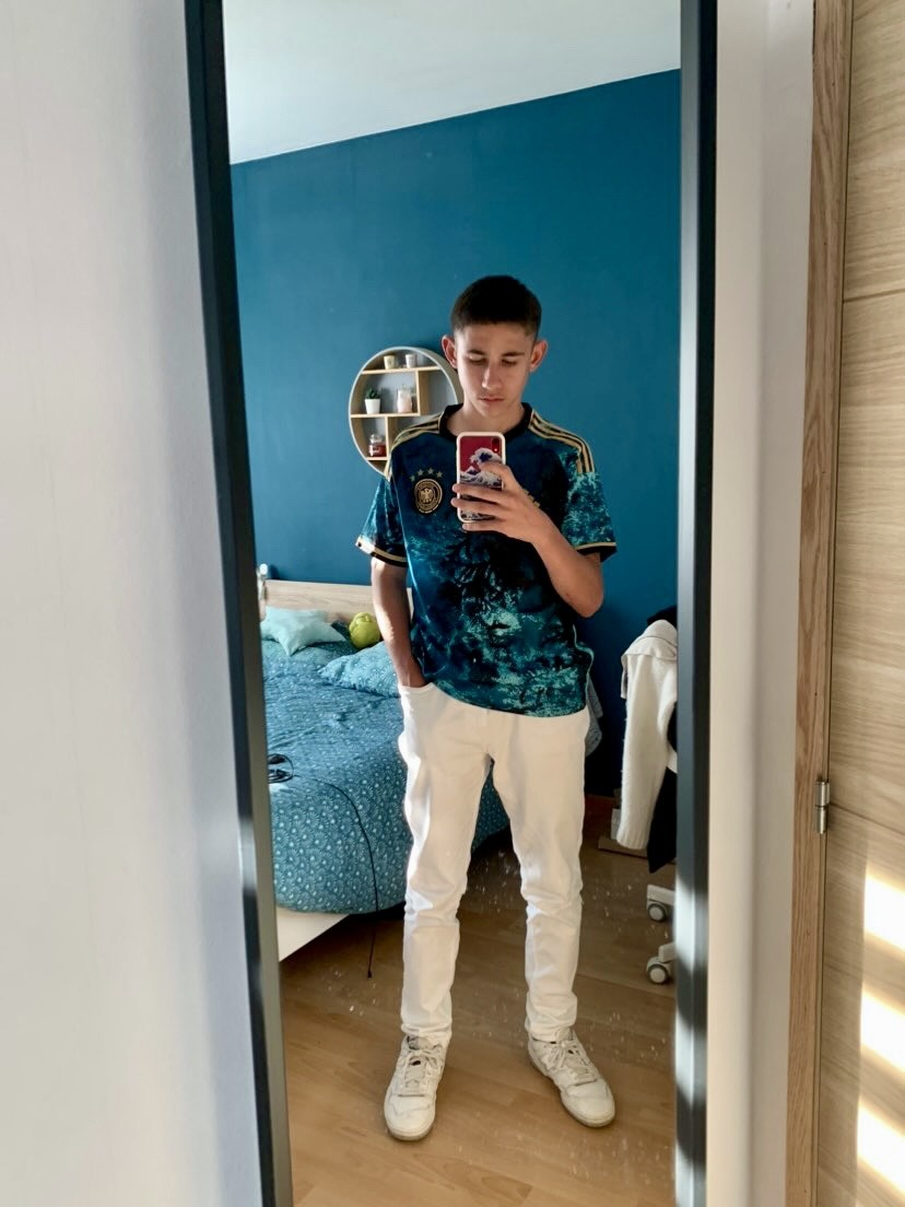 Profil de Fleury, 20 ans, Sexe Suisse à Loc