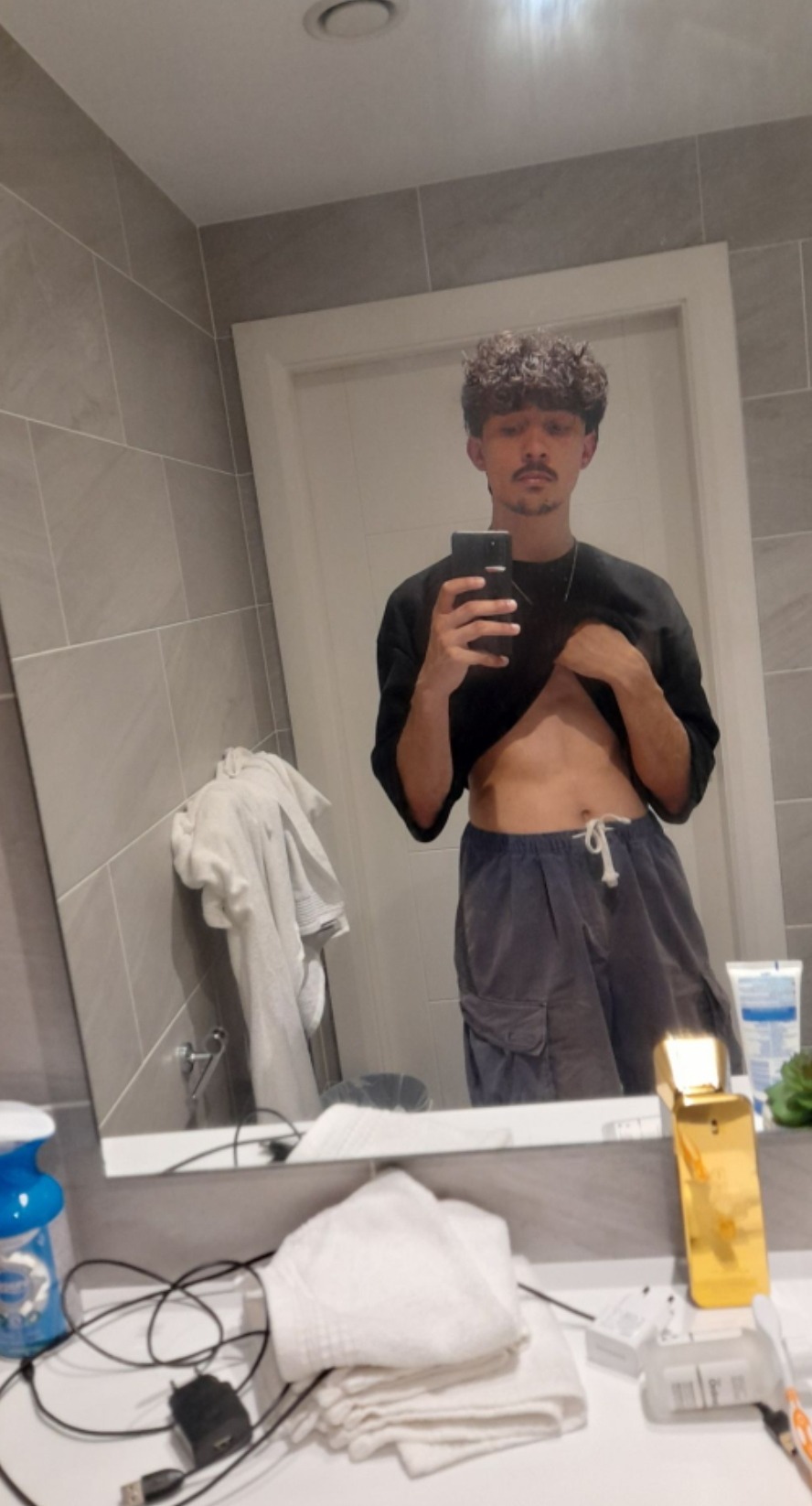 Profil de Hafiz, 23 ans, Sexe Suisse à Hérémence