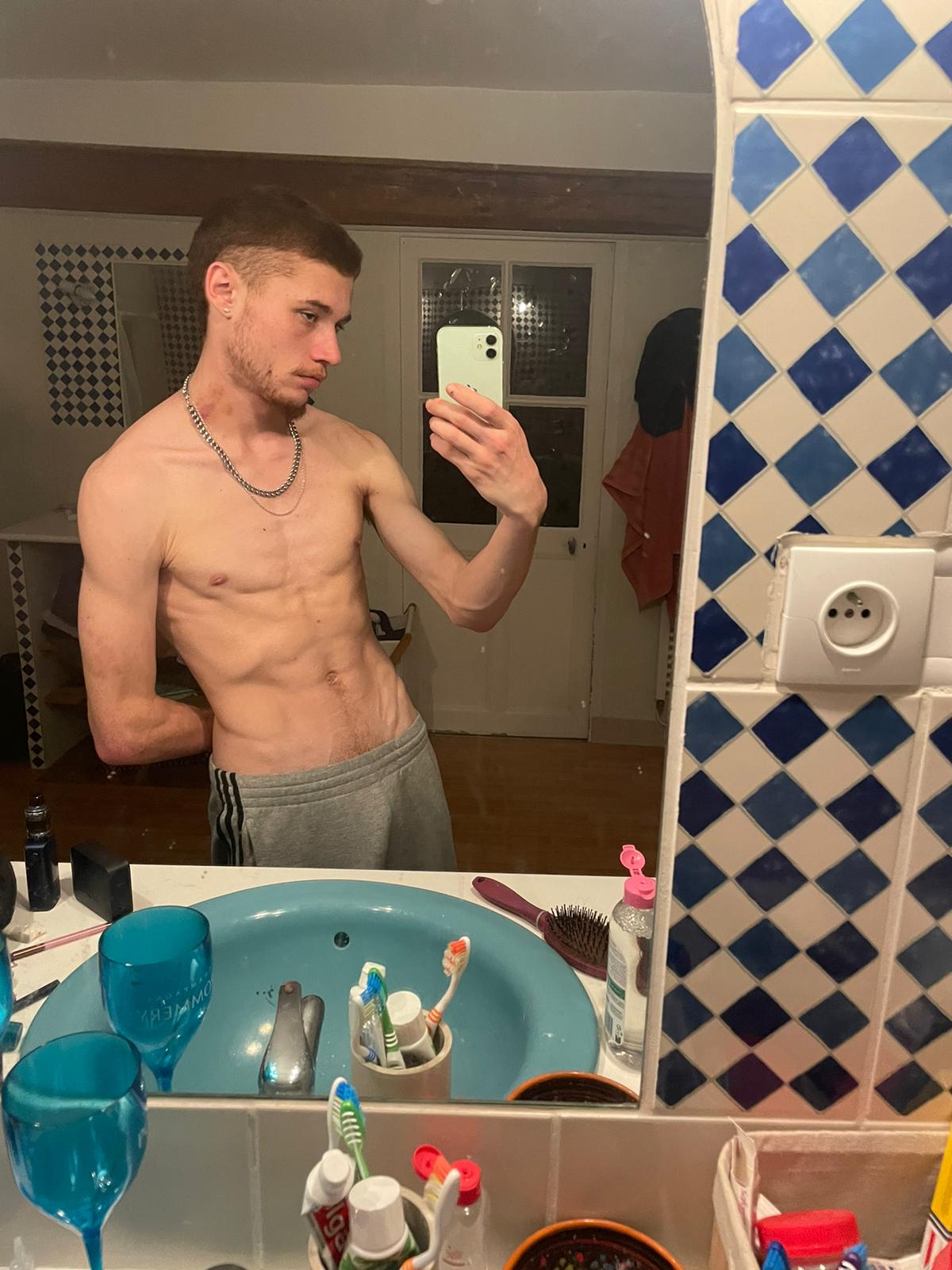 Profil de Job, 20 ans, Sexe Suisse à Les Collons