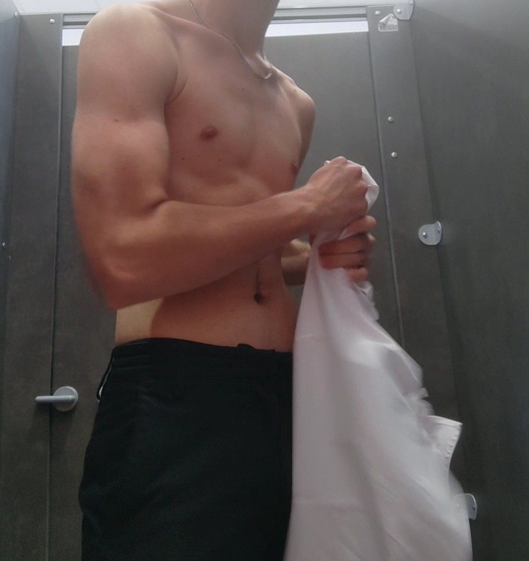 Profil de Icham, 19 ans, Sexe Suisse à Anet