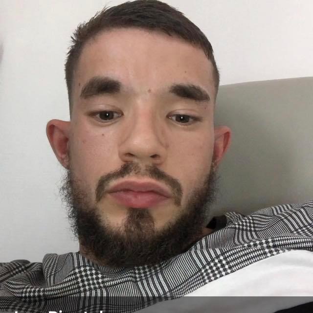 Profil de Hayoub, 26 ans, Sexe Suisse à Burtigny