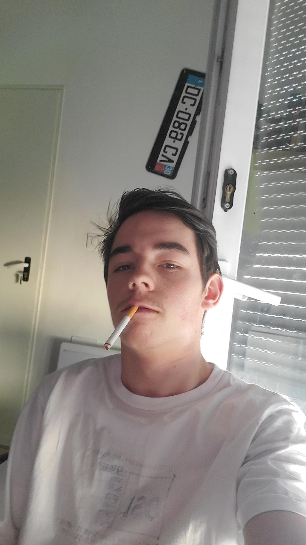 Profil de Lou, 22 ans, Sexe Suisse à Montagne-de-Courtelary
